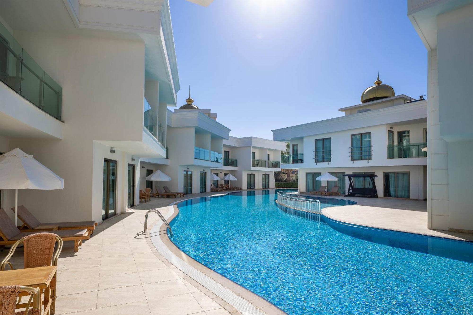 Suite Pool View
